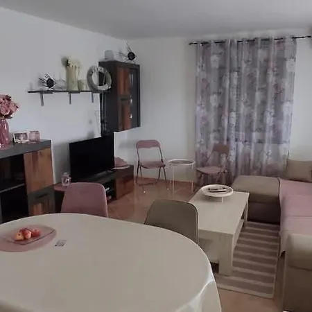 Apartma Aja Lägenhet *