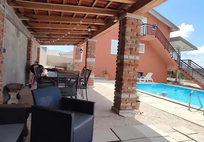 Apartman Apartma Aja *