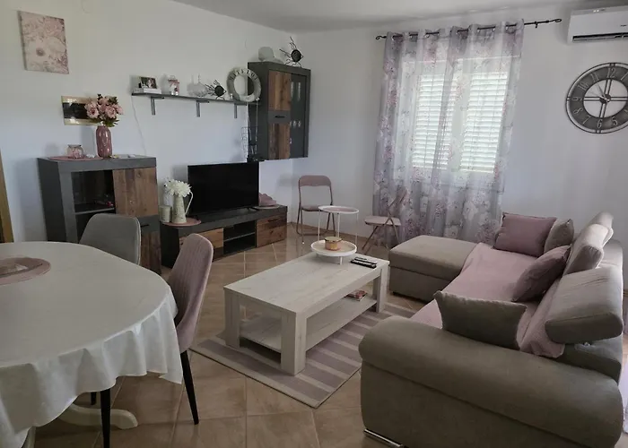 Apartma Aja