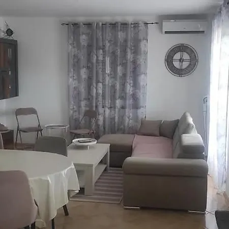 Apartma Aja Apartment Debeljak