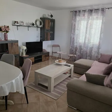 Apartma Aja