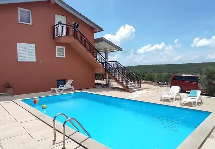 Apartma Aja Debeljak